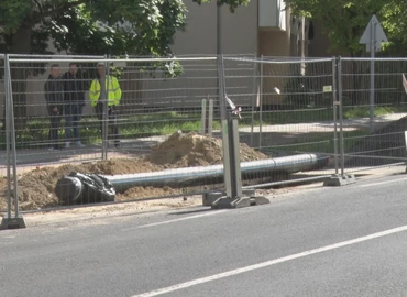 A csőtörés ellenére is haladnak a munkák a Platán soron és a Teleki utcában 