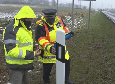A 74-es főút Zalaegerszegre vezető szakaszánál helyeztek ki vadriasztóprizmákat a rendőrség munkatársai