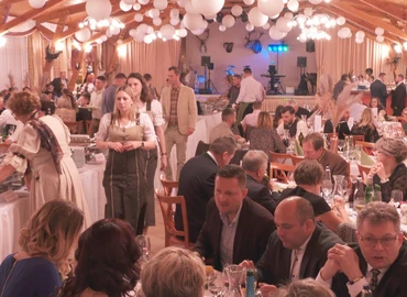 Négy vadásztársaság tagjai közösen bálozva nyitották meg a vadászati évet 