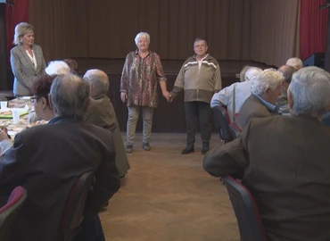 Jó hangulatban köszöntötték a nyugdíjasokat a VOKE-ban 