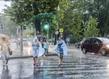 Záporokkal, zivatarokkal érkezik a hőségnek véget vető frontrendszer a hét elején